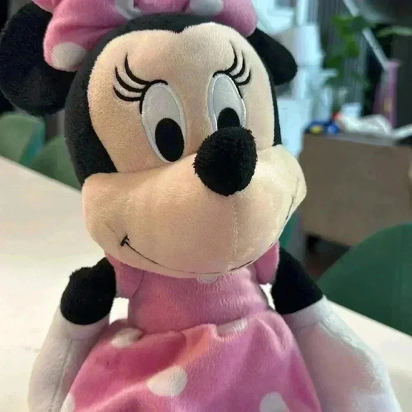 18” Disney Minnie Mouse Plush.  Great used condition! We’ve outgrown it. - Picture 2 of 6